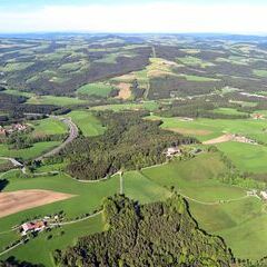 Flugwegposition um 14:59:53: Aufgenommen in der Nähe von Thomasberg, Österreich in 1204 Meter